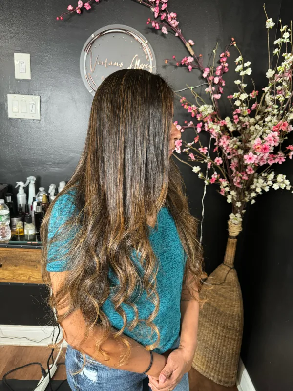 Mega hair taken long, the balayage blended into the natural color